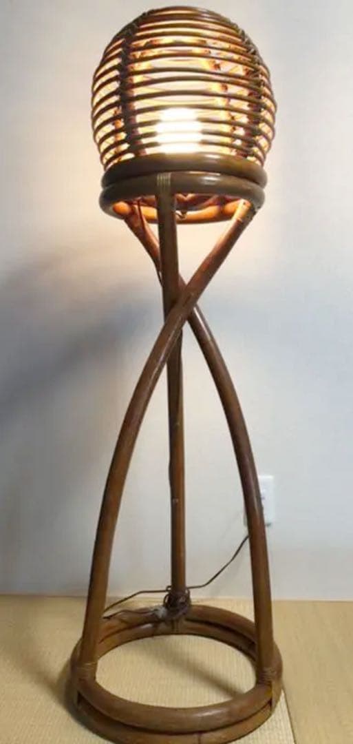お値引きしましたーフロアスタンド-籐　(送料込み)