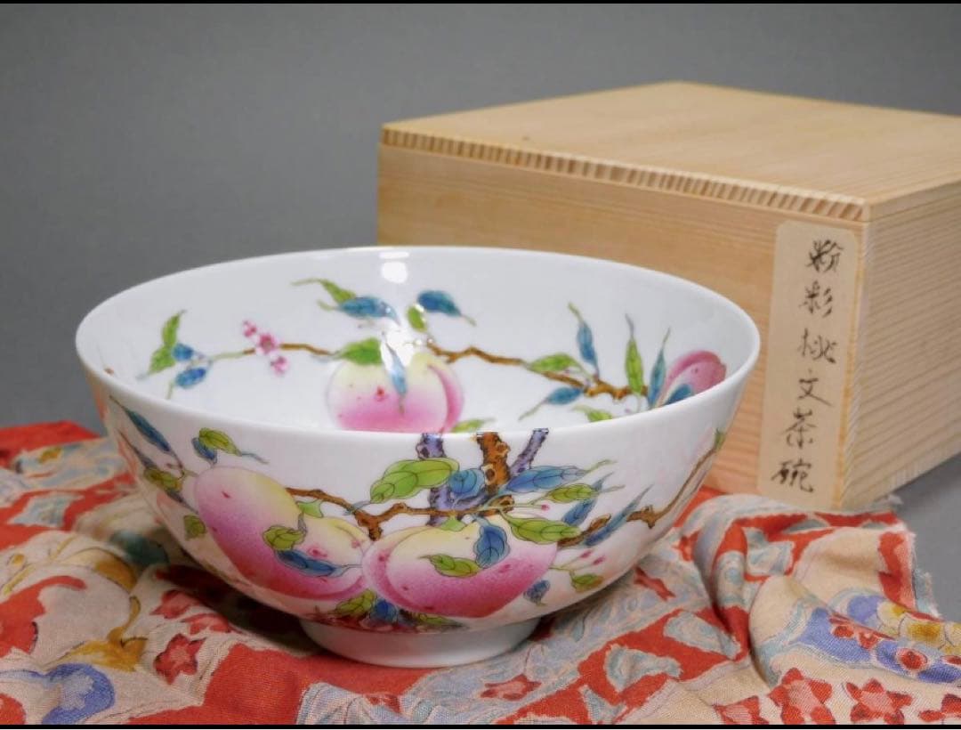 大清雍正年製 白釉粉彩福寿桃紋茶碗美品古董 高さ約6.6cm 幅　約14.1cm