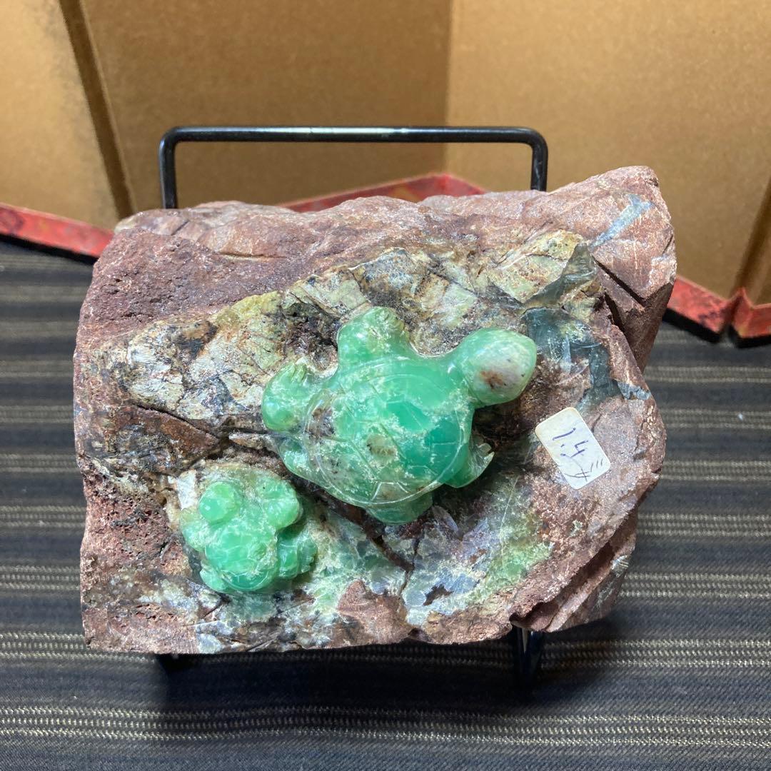 クリソプレーズの彫刻品　美しい色合いの親子亀　オーストラリアヒスイ　翡翠　観賞石