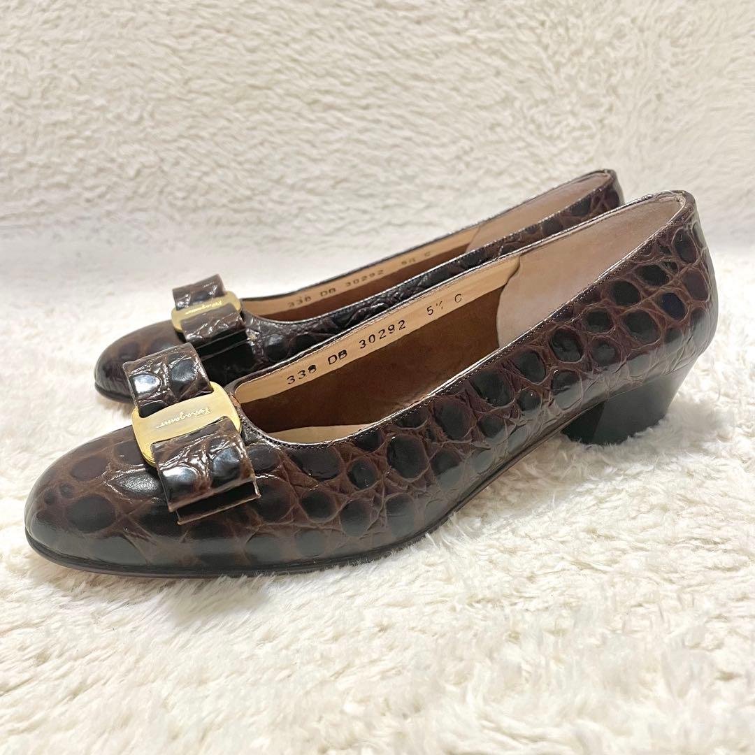 未使用級 サルヴァトーレフェラガモ ヴァラ 型押しレザー パンプス 5.5