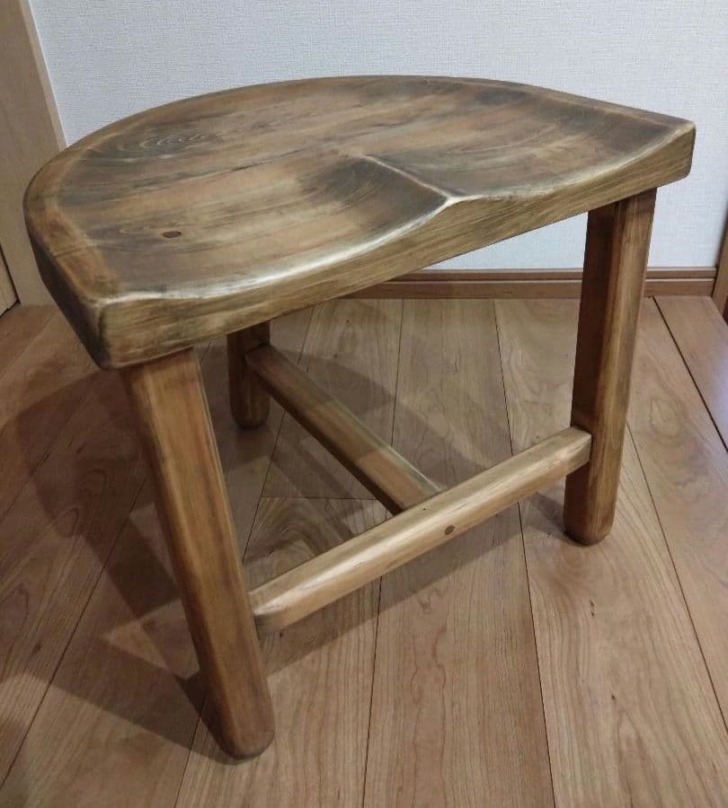 檜の半丸椅子(85)　値下げ❕大変座りやすく、つるつるに仕上げ、アンティーク調