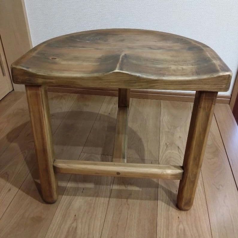 檜の半丸椅子(85)　値下げ❕大変座りやすく、つるつるに仕上げ、アンティーク調