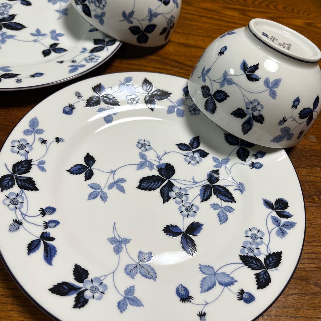 ウェッジウッドワイルドストロベリーインクブルーボウル&プレートセット