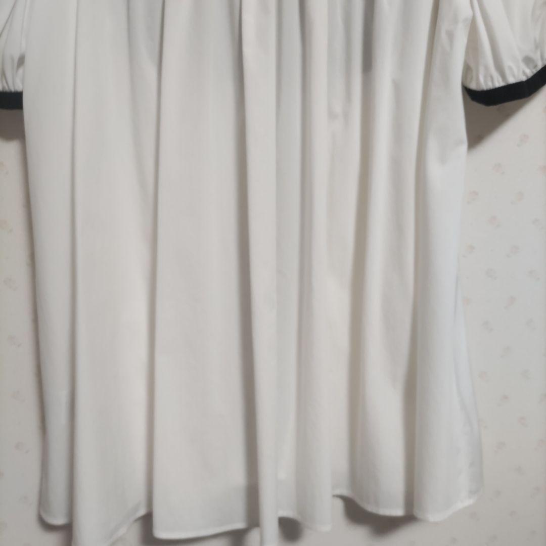 【新品未使用】白黒エンブロイダリーコンビショートスリーブブラウス