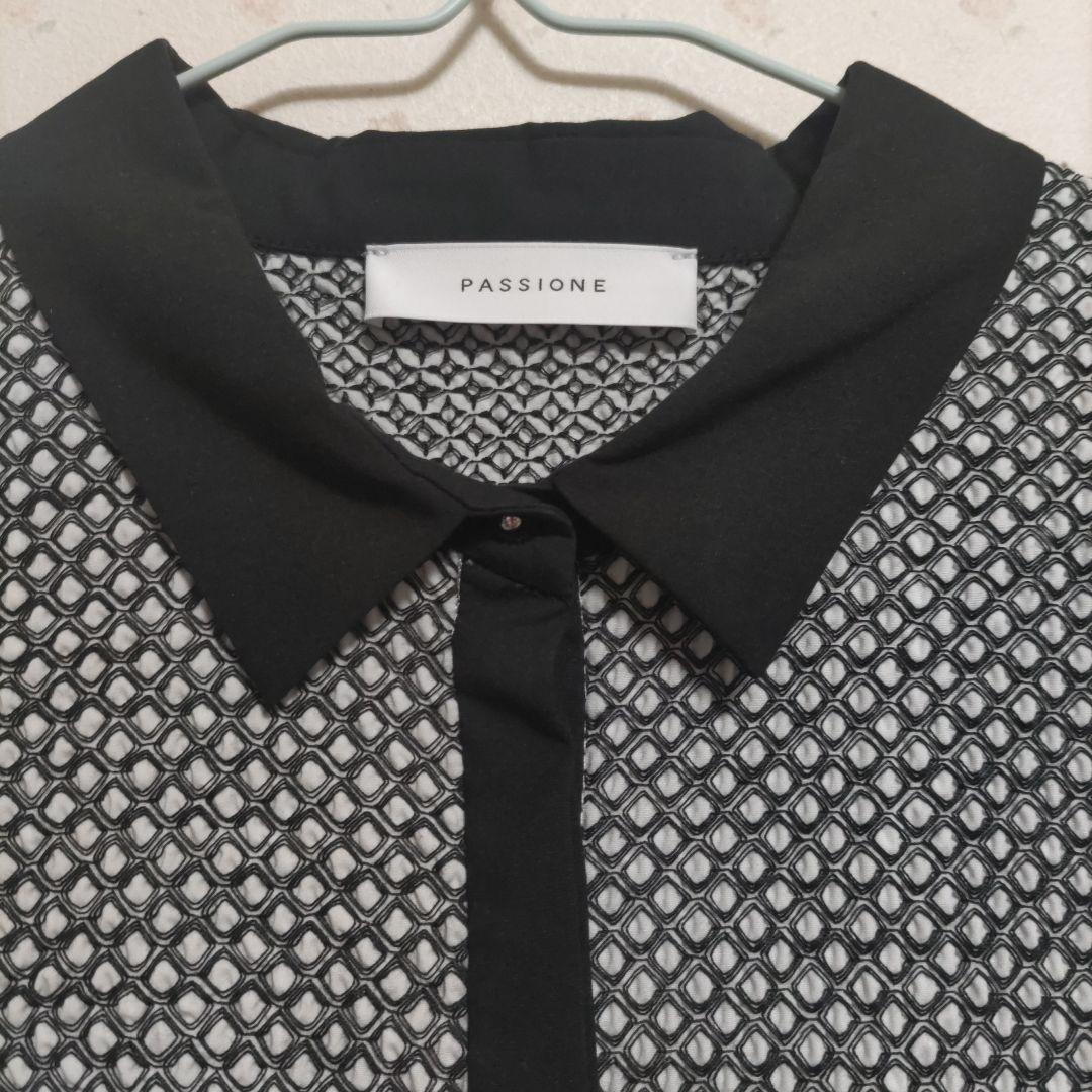 【新品未使用】白黒エンブロイダリーコンビショートスリーブブラウス