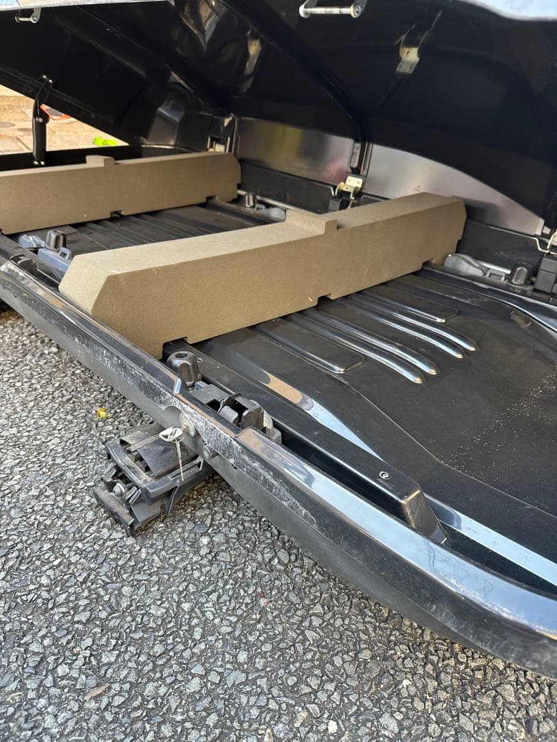 (引き取り限定)ベンツc200ワゴンw205ルーフバーとボックス