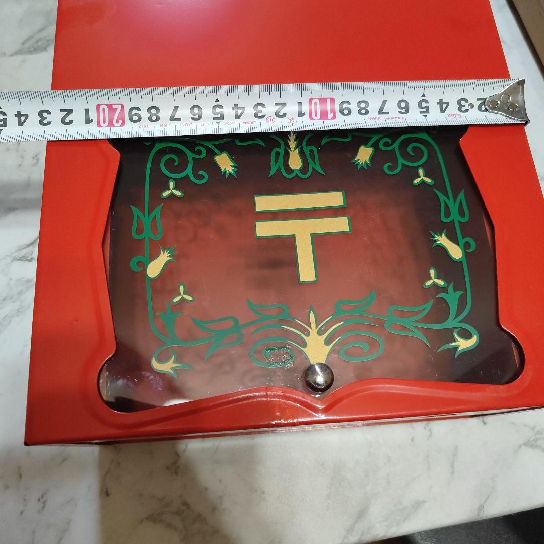 赤い郵便ポストボックス