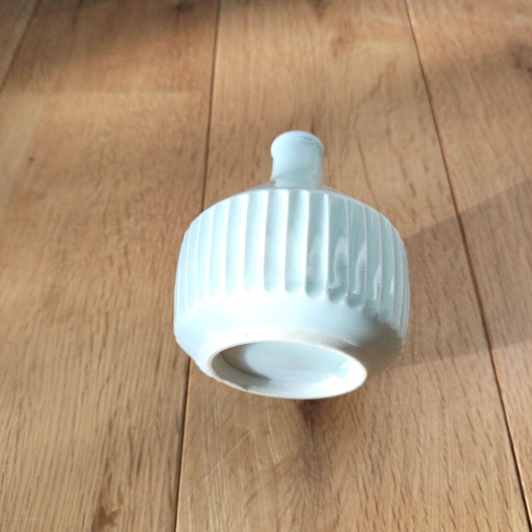 一輪挿し　花器　しのぎ　白磁　川野恭和　民藝