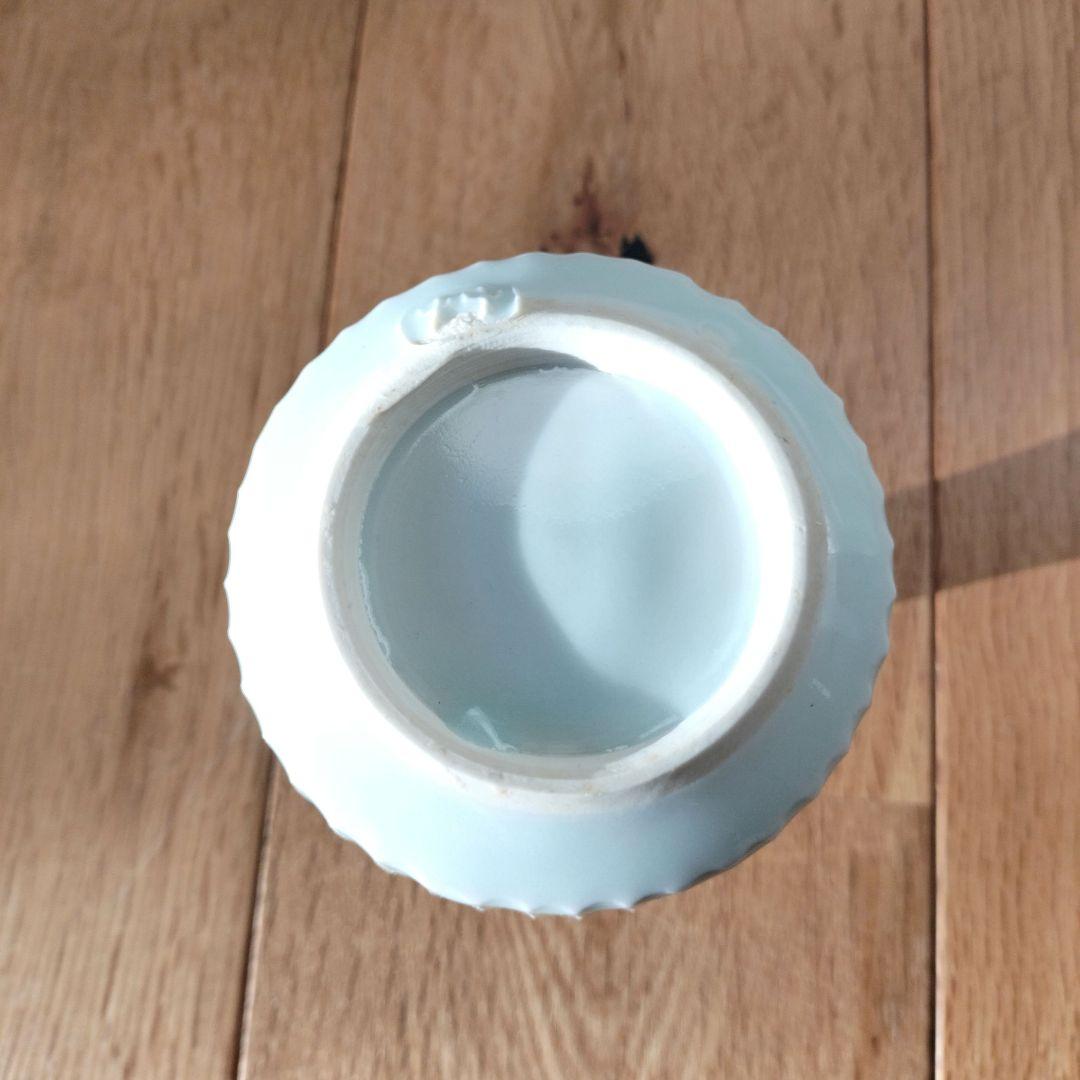 一輪挿し　花器　しのぎ　白磁　川野恭和　民藝