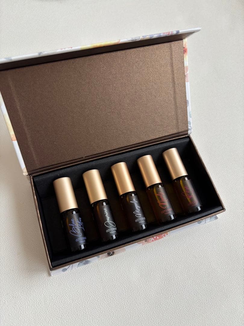 【新品未使用】ドテラ プレシャスフローラルコレクション 限定ロールオン5本セット