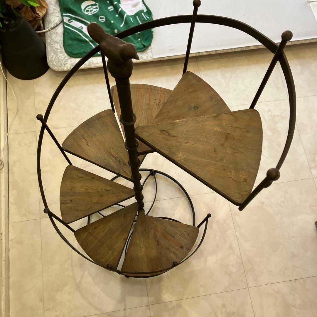 スパイラルテーブル