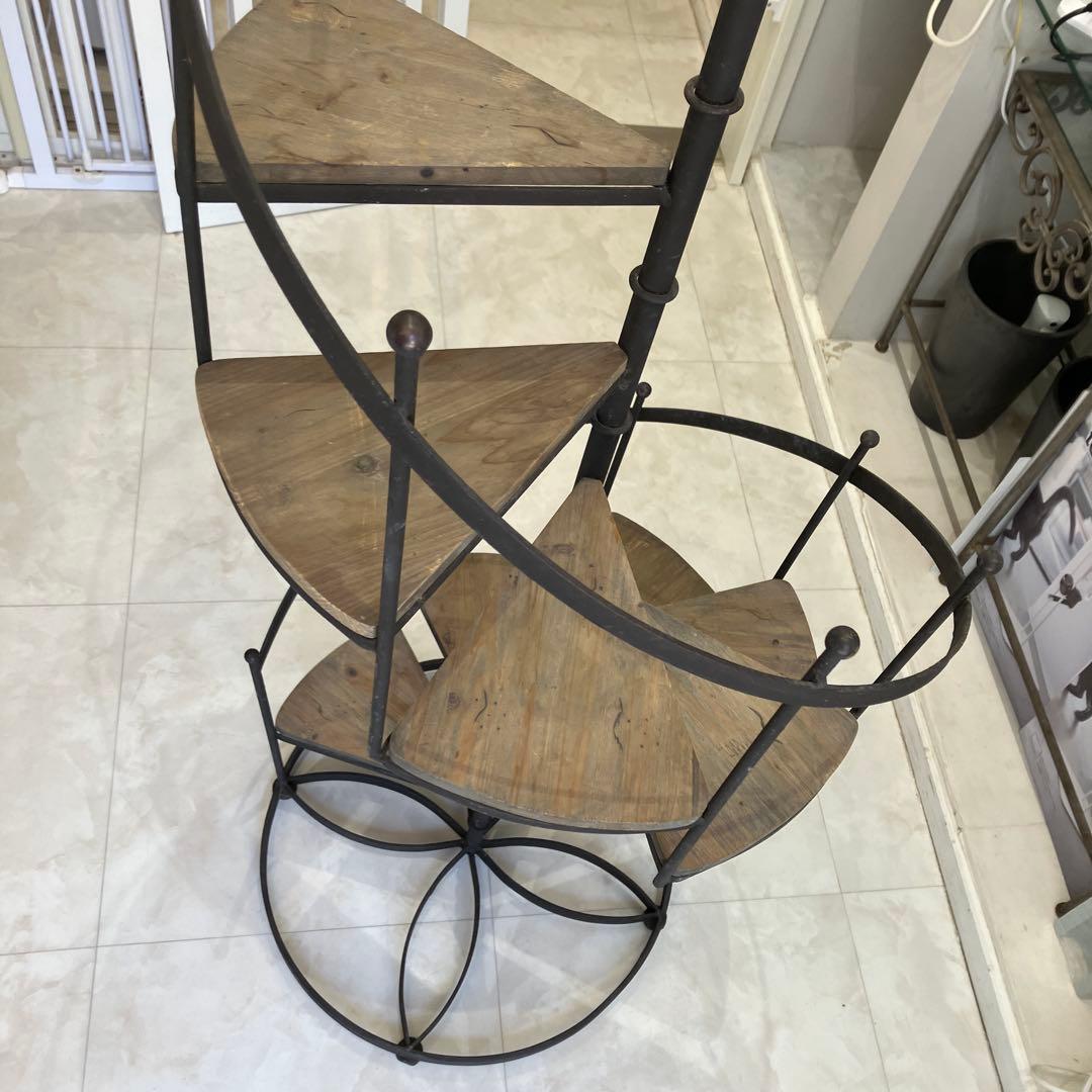 スパイラルテーブル