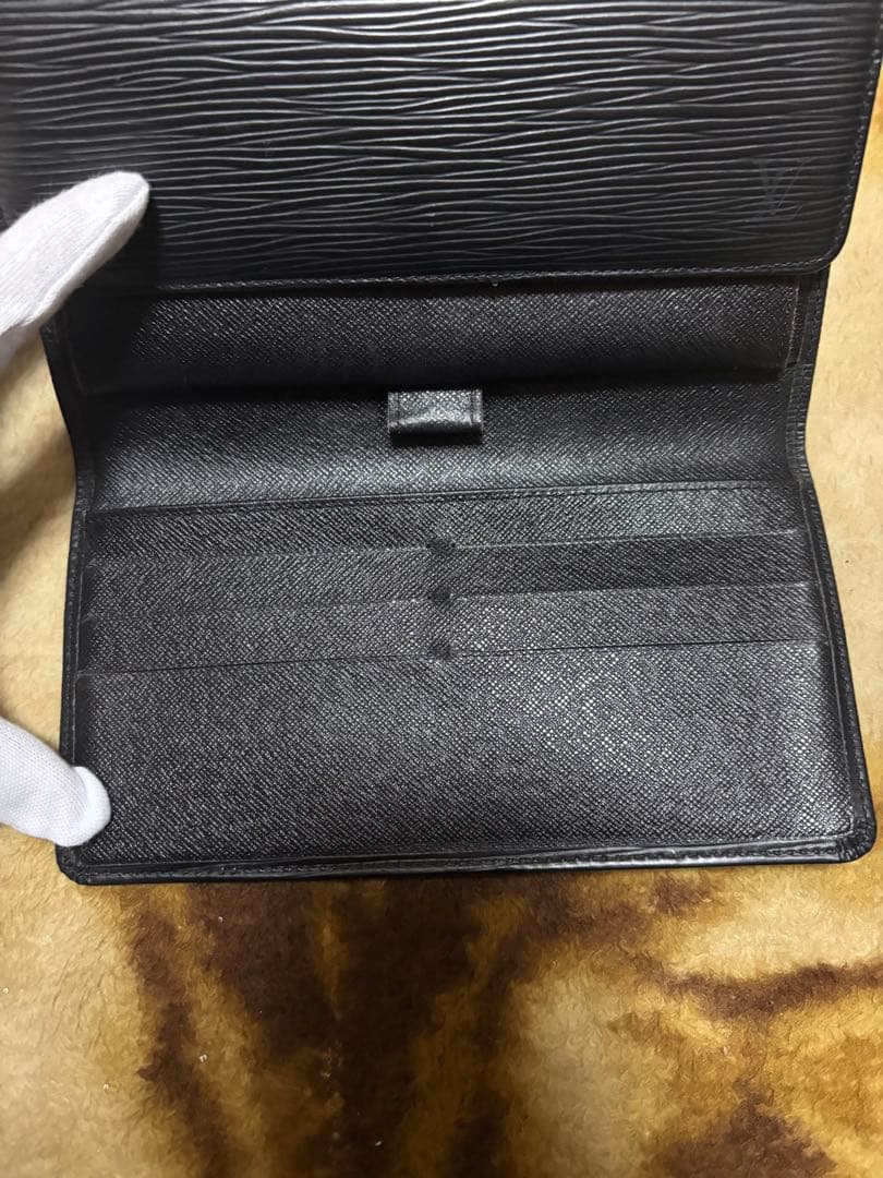 ルイヴィトン インターナショナル エピ 黒 3つ折長財布 CA0917