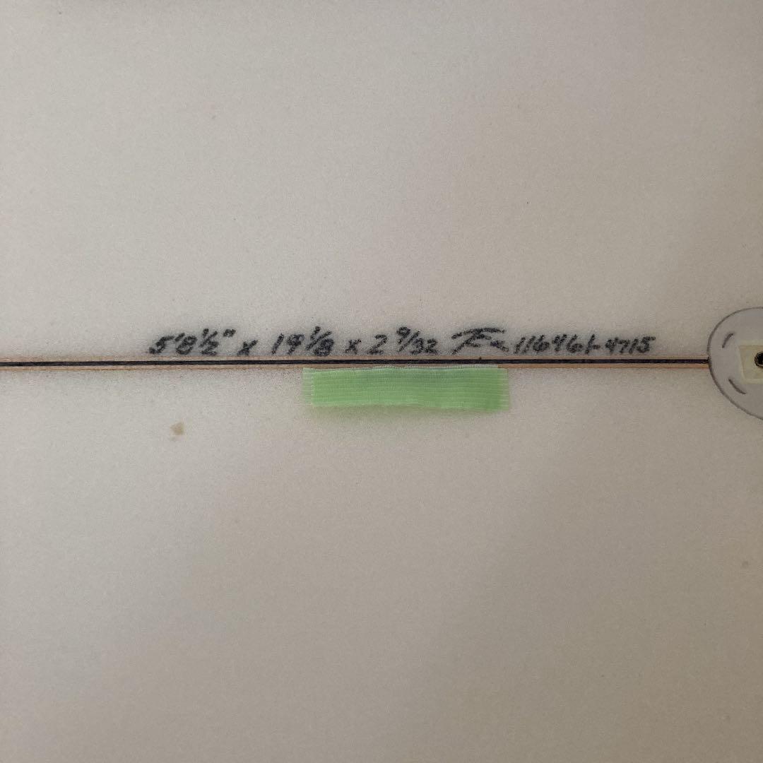 サーフボード、ショート、ジャスティス、クランキー、フィン付き