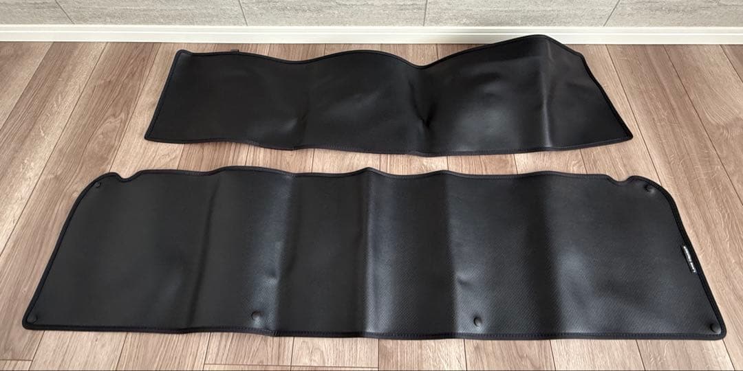 ランクル200 純正テールゲートマット