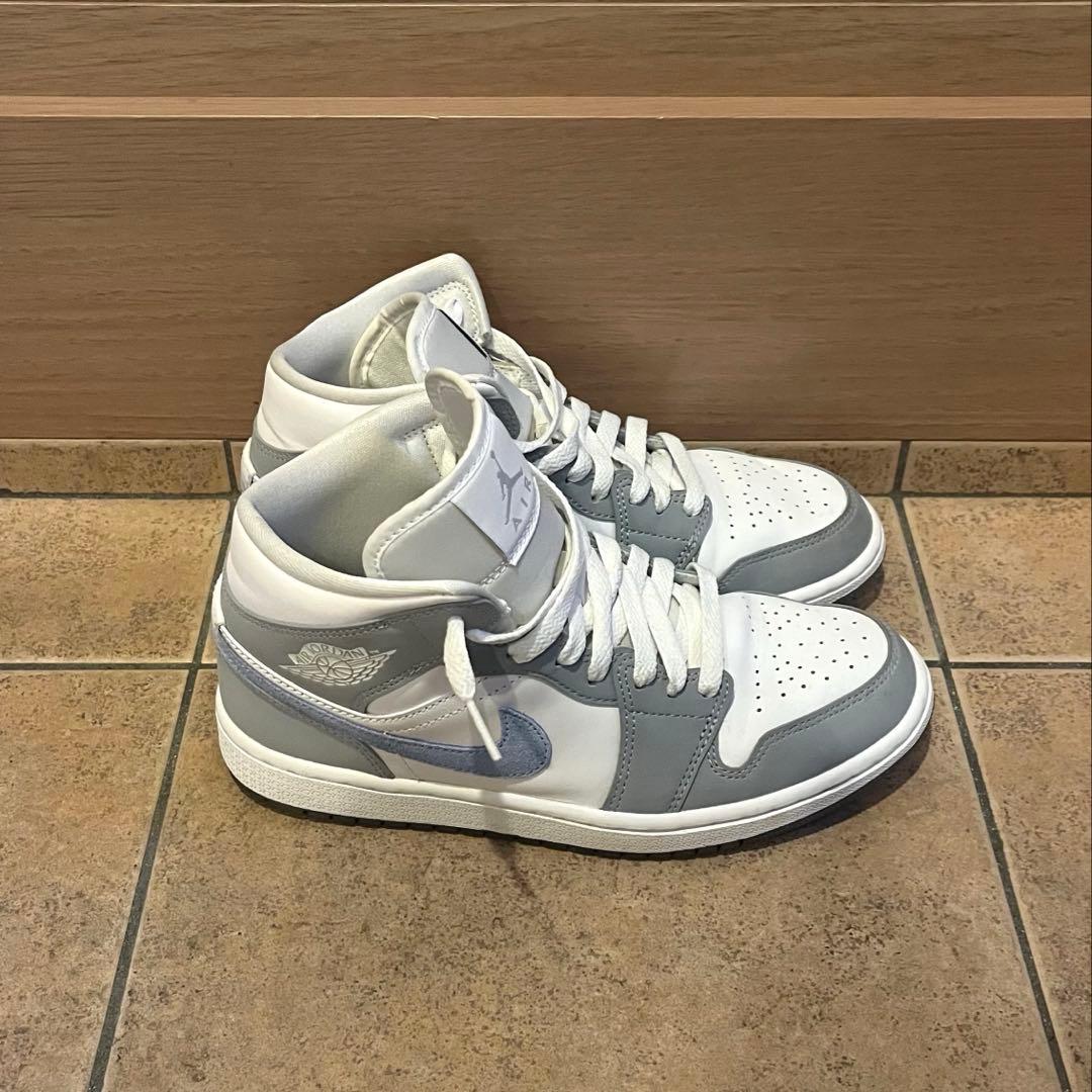 靴 Nike Women's Air Jordan 1 Mid Wolf Grey