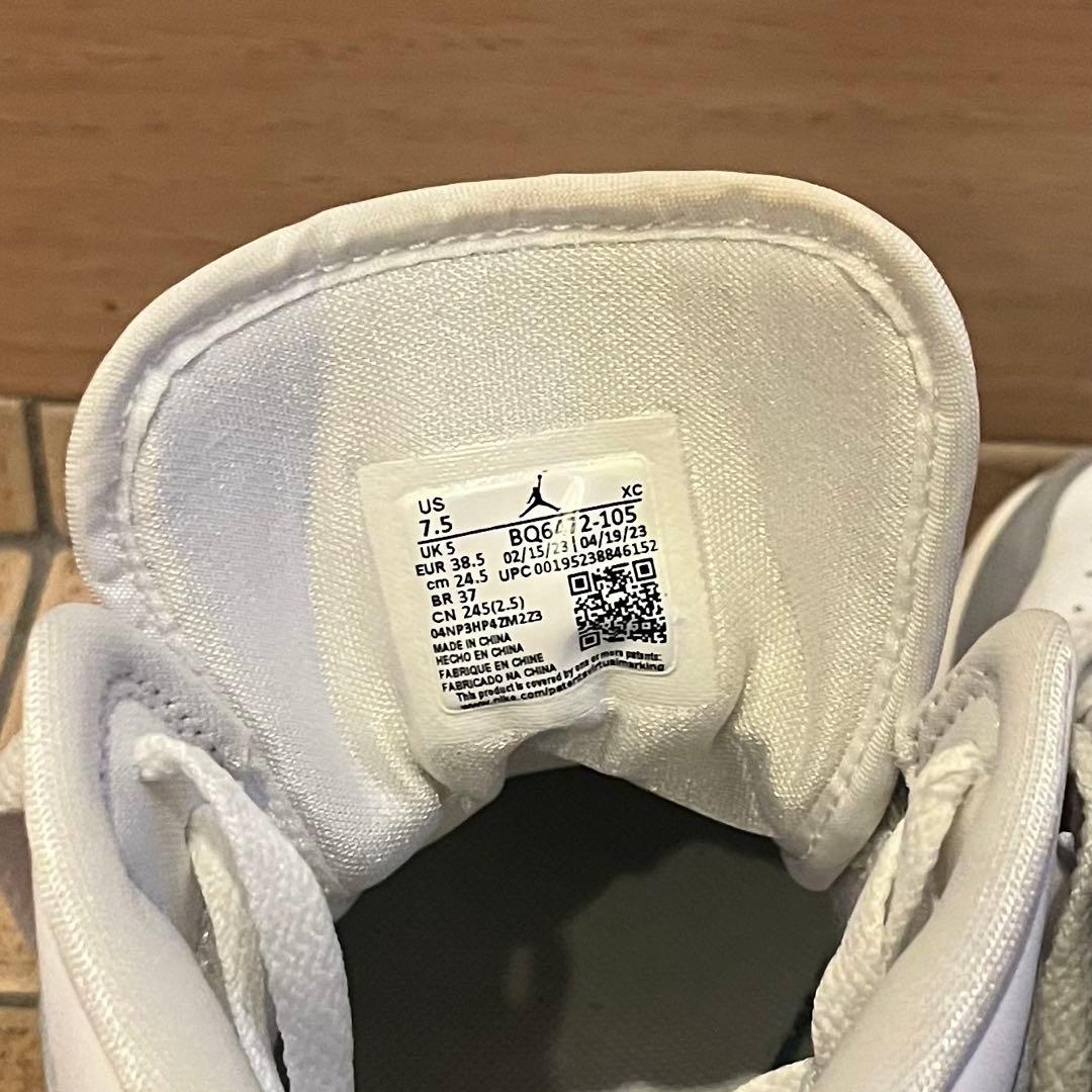 靴 Nike Women's Air Jordan 1 Mid Wolf Grey