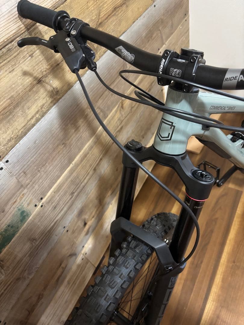 【新品同様】COMMENCAL CLASH RIDE 2025 パイライトグレー