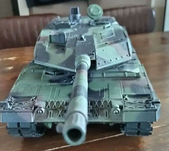 ヘンロン ラジコン戦車　迷彩色