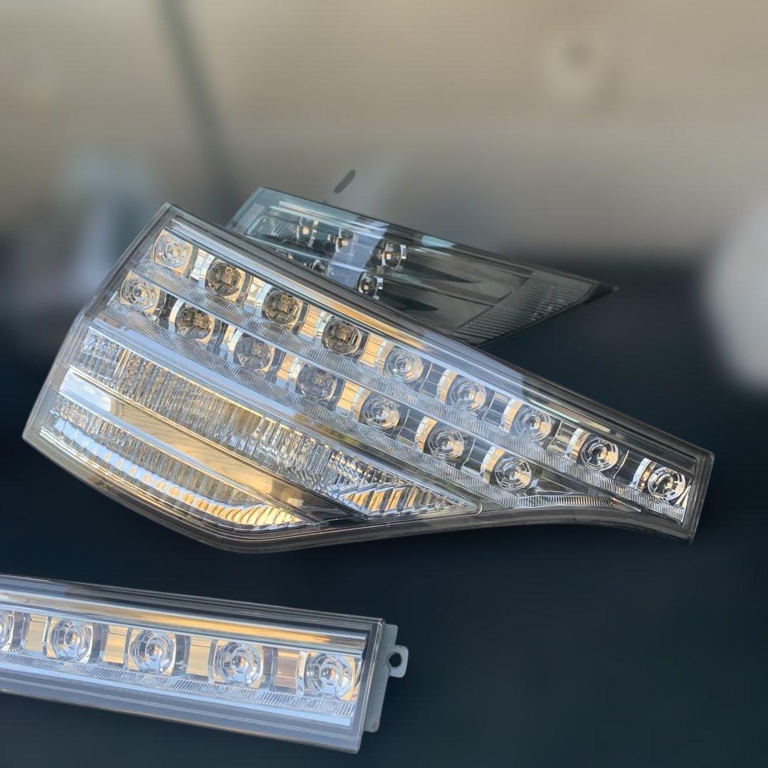 トヨタ　エスティマ　ハイブリッド　AHR20 純正リアテールランプ　中古品