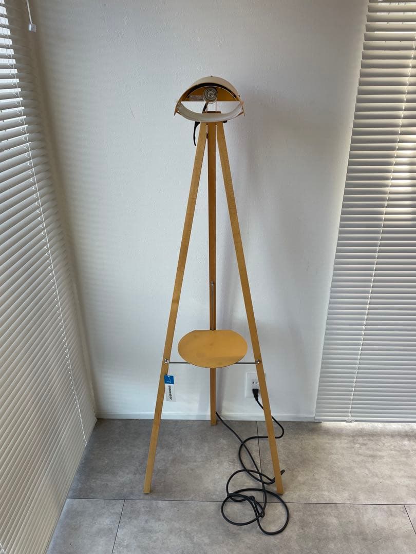 イエロー トライポッドスタンド フロアランプ　innovator イノベーター