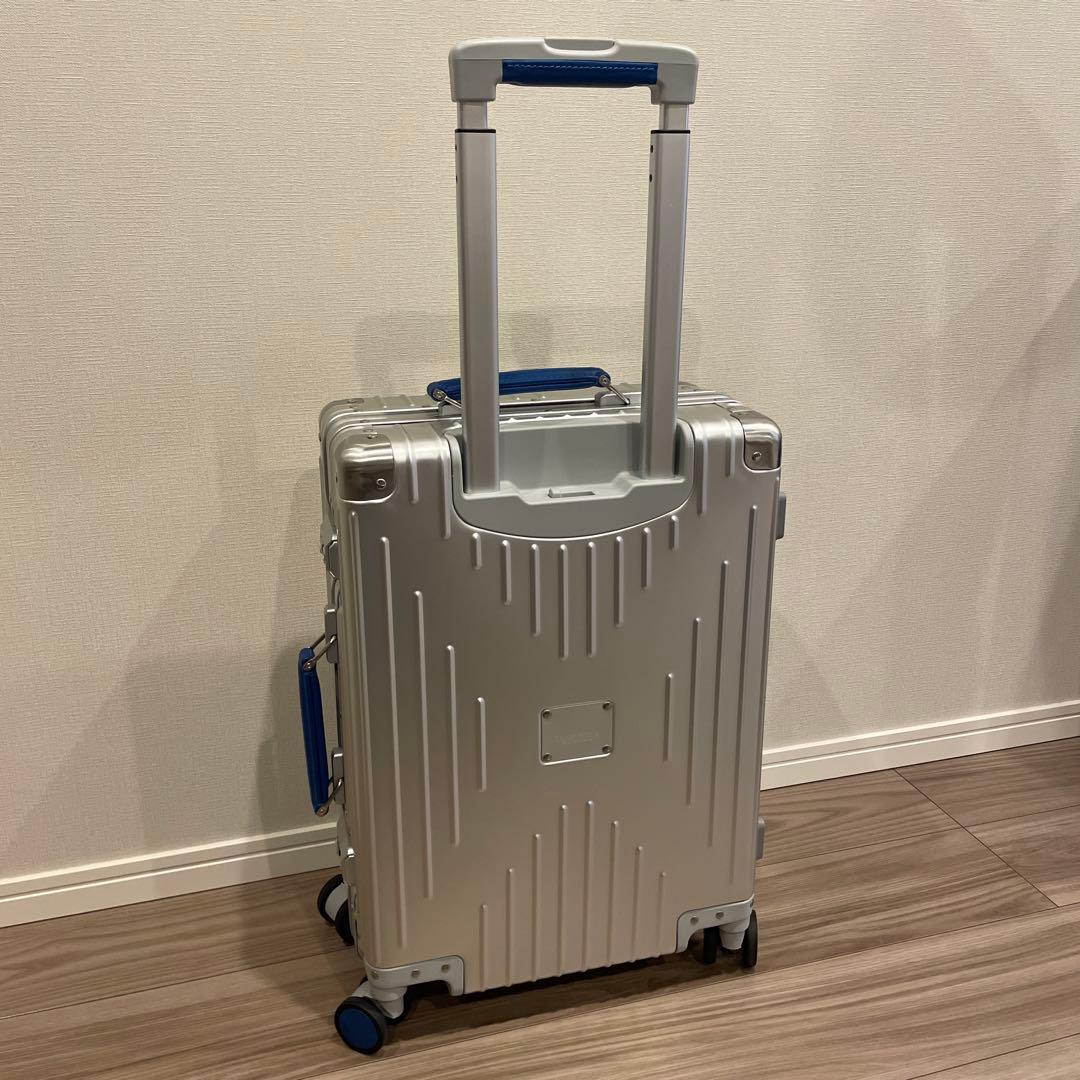 Innovator Sterling SILVER キャリーケース 36L