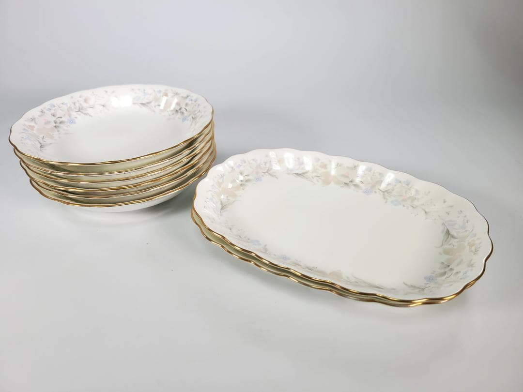 NARUMI　　ボーンチャイナ　小皿６点　大皿２点　希少　花柄　金縁