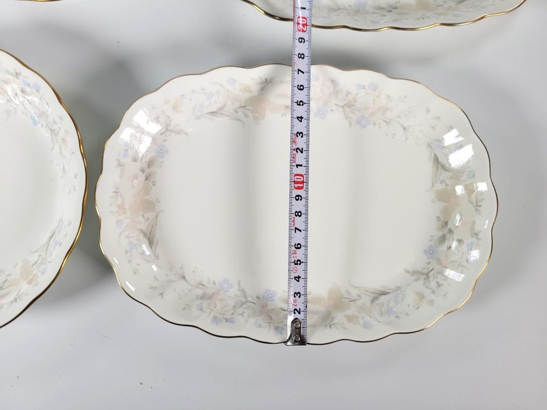 NARUMI　　ボーンチャイナ　小皿６点　大皿２点　希少　花柄　金縁