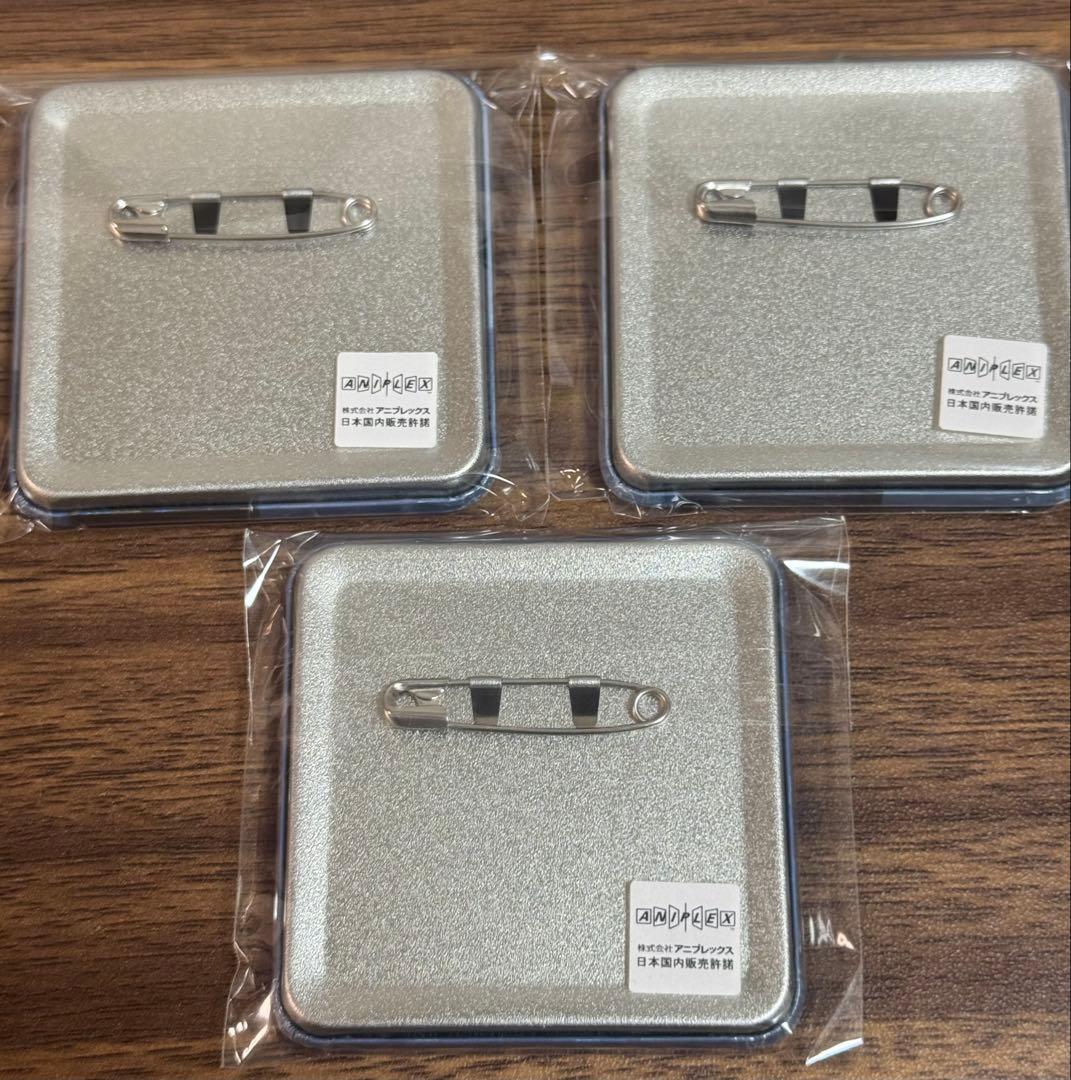 鬼滅の刃　モクテルバー　コレクションロト第1弾　グリッター缶バッジ　冨岡義勇