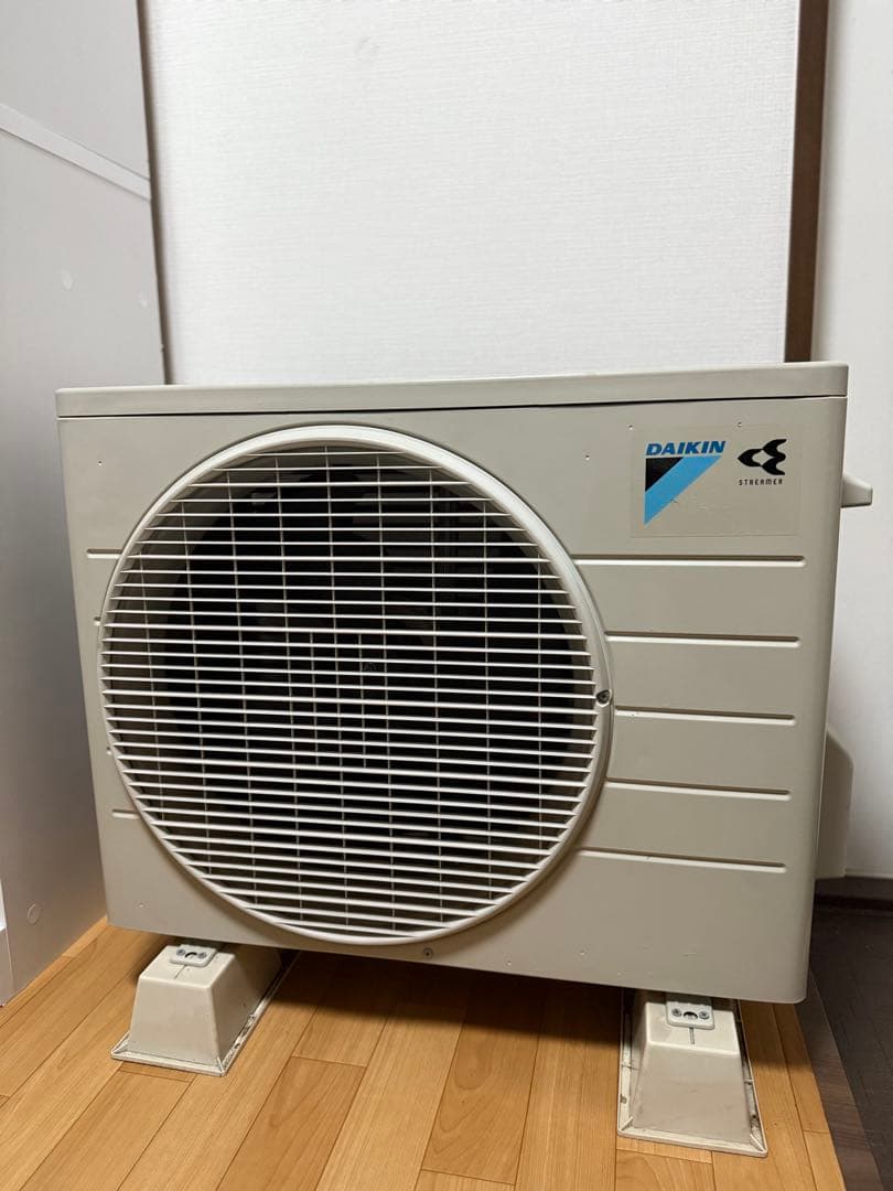 ダイキン ルームエアコン AR22WESK-W（2019年製）室内機と室外機付き