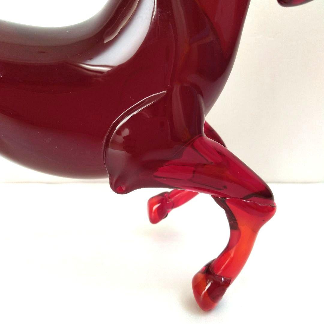 赤色 ガラス製 馬の置物 翼付き