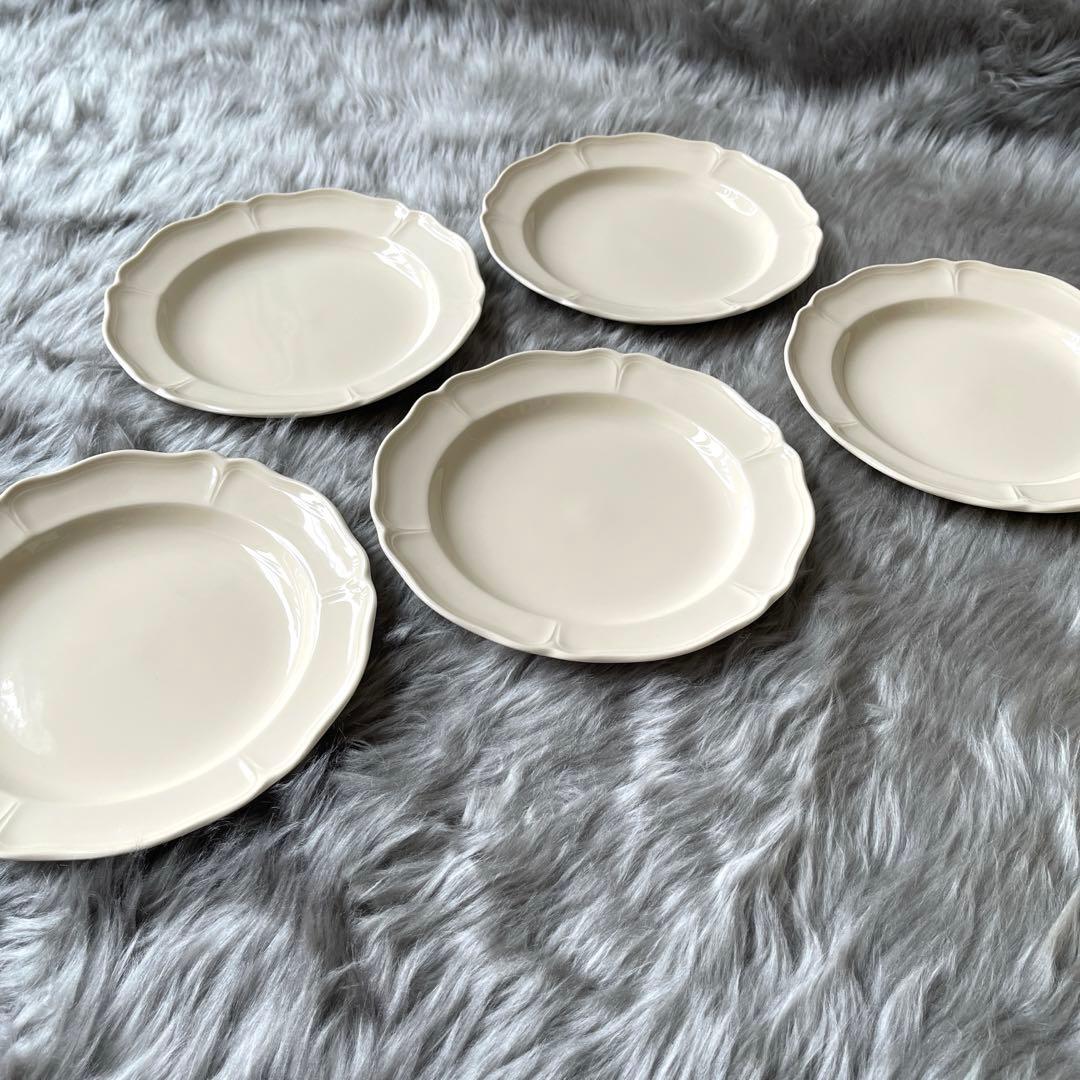 未使用品　ウェッジウッド クィーンズウェア　花リム　クイーンズプレーン　黒壺