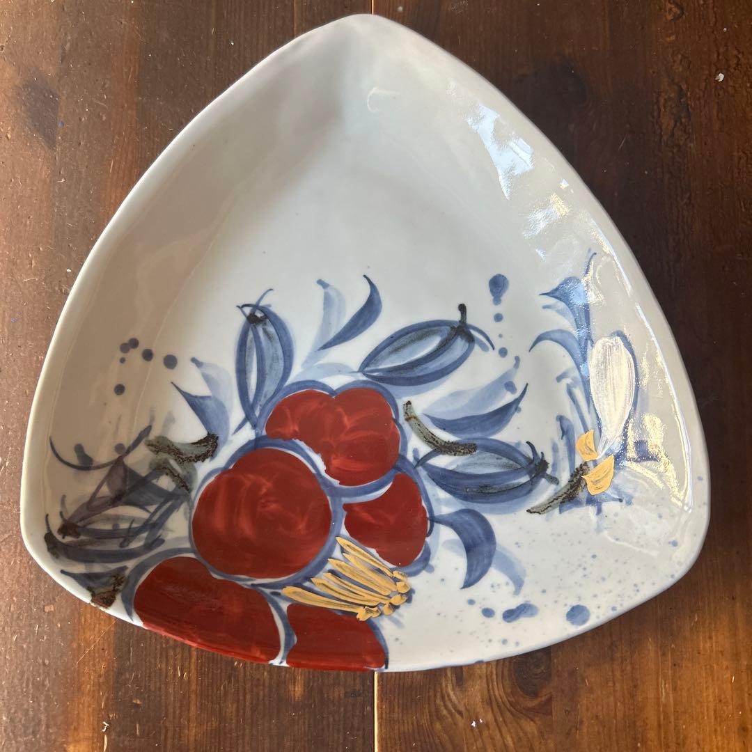 作家　陶芸作家　梅田純一　三角皿　三角鉢　椿