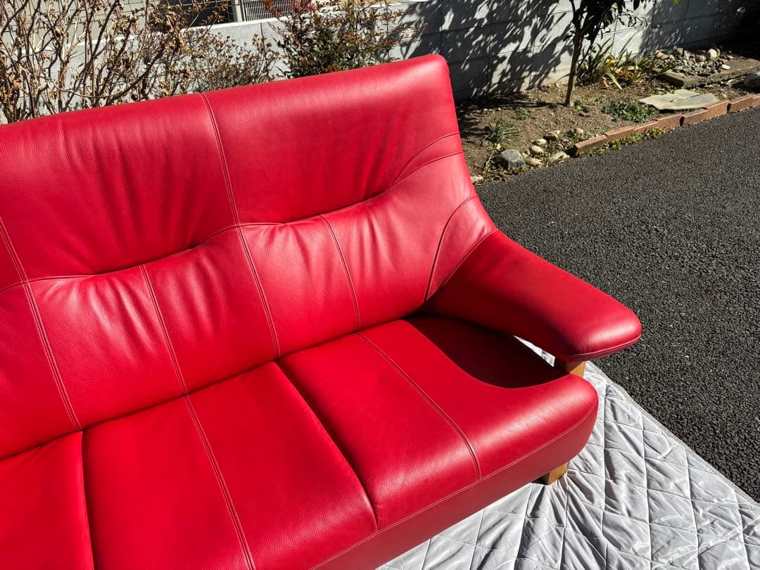 【送料込み】赤いレザーソファー　アサヒVarie（バリエ） 3人掛け