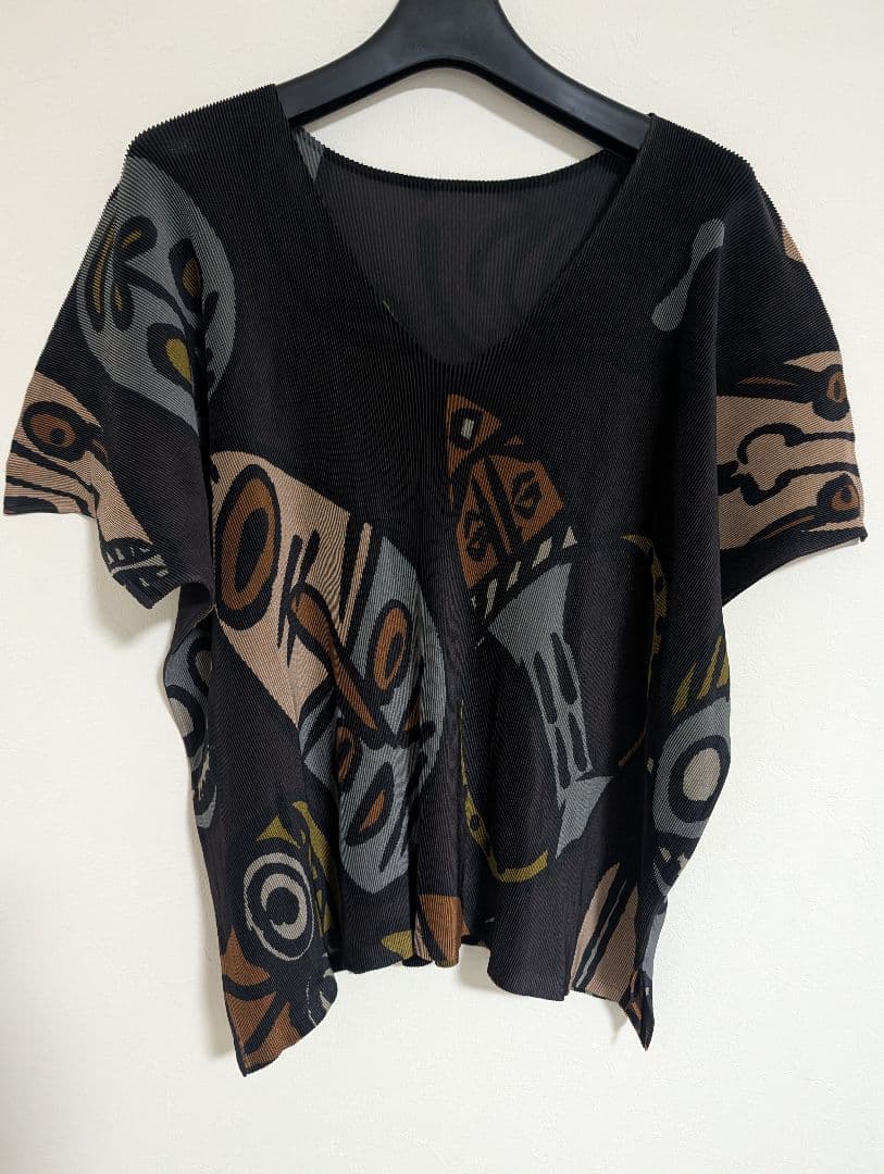 【美品】プリーツプリーズ イッセイミヤケ Vネック 半袖トップス 未使用品