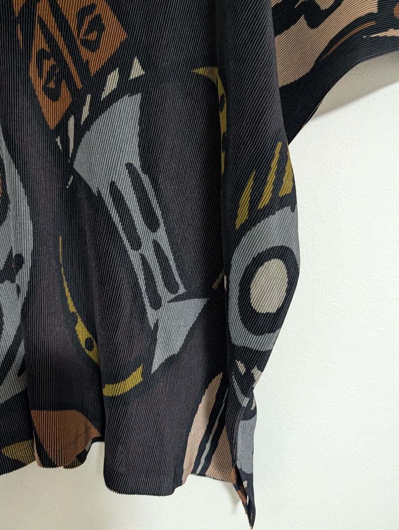 【美品】プリーツプリーズ イッセイミヤケ Vネック 半袖トップス 未使用品