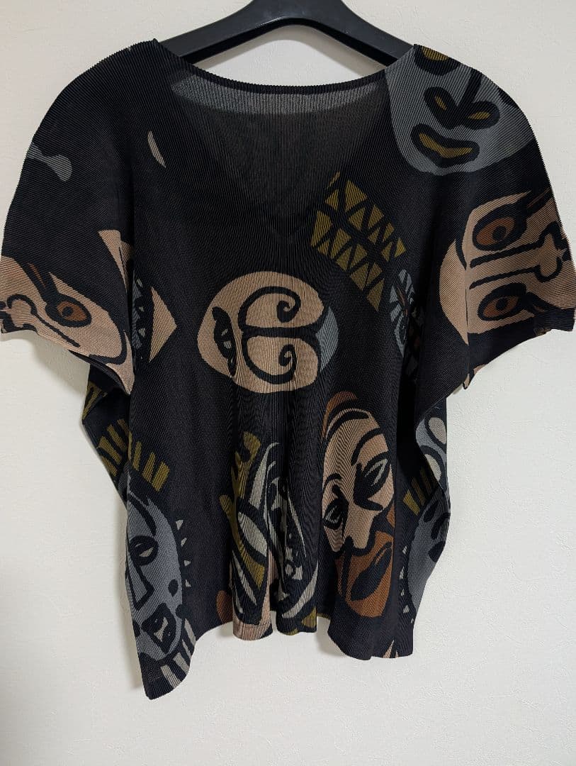 【美品】プリーツプリーズ イッセイミヤケ Vネック 半袖トップス 未使用品