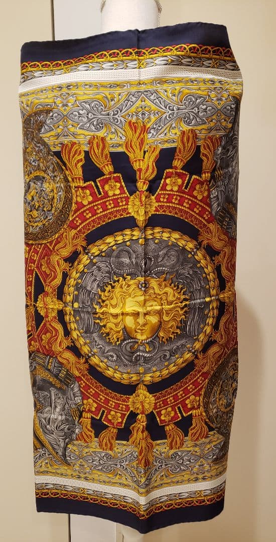 【美品】LOEWE 　ロエベ　ヴィンテージ　シルク100%　大判　イタリア製