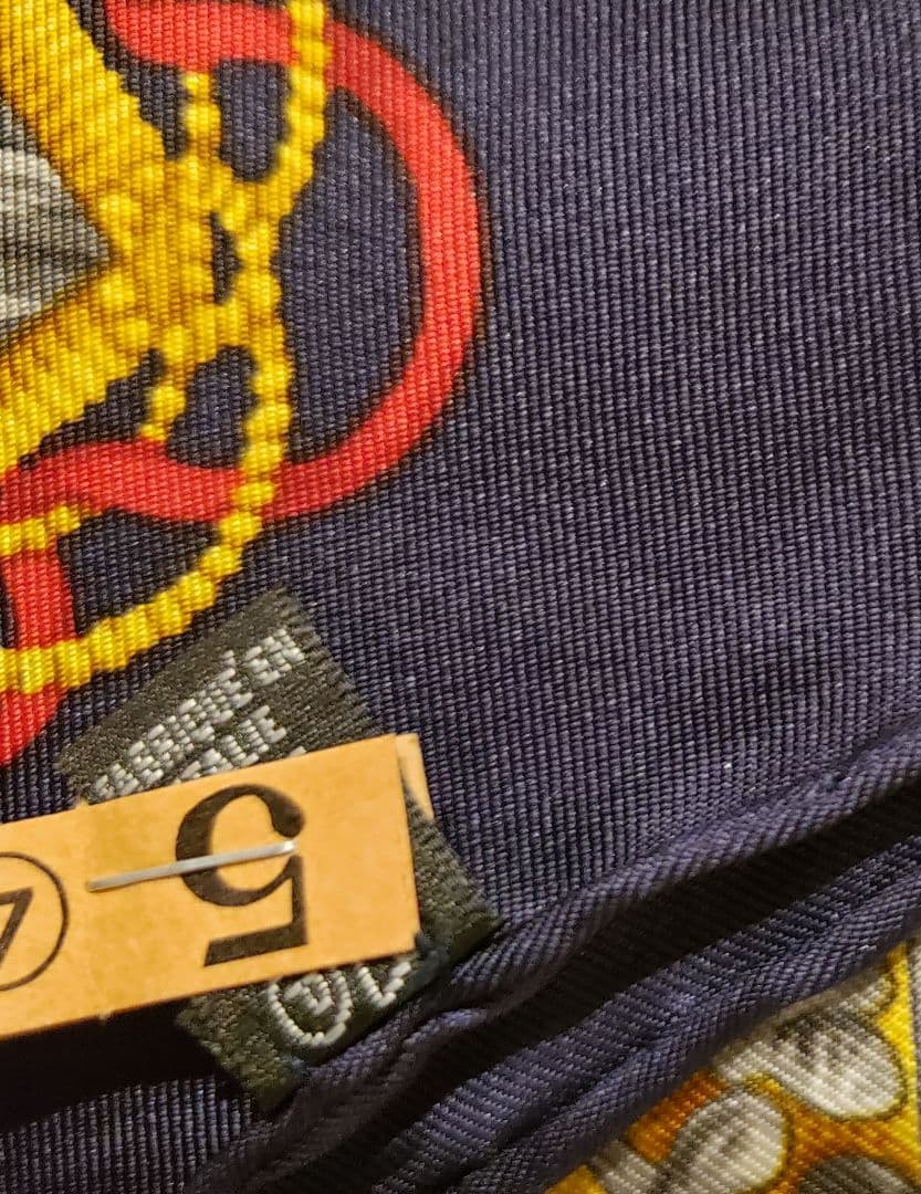 【美品】LOEWE 　ロエベ　ヴィンテージ　シルク100%　大判　イタリア製