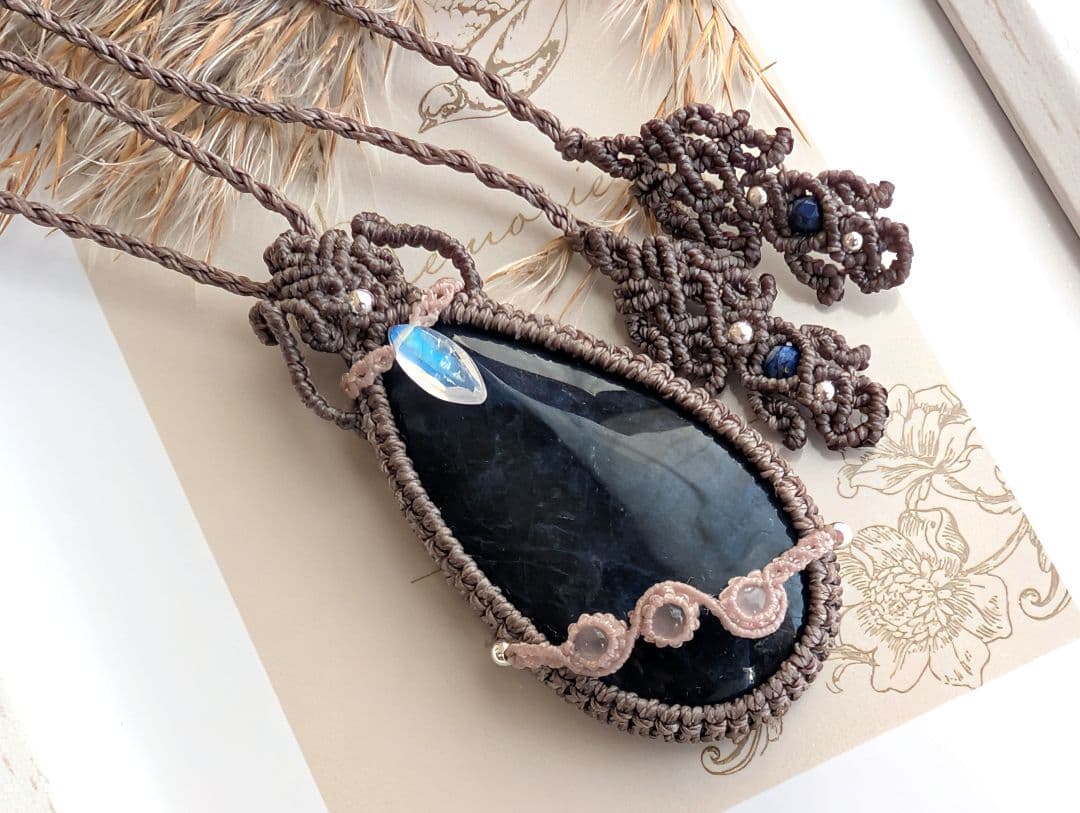 マクラメネックレス ソーダライト レインボームーンストーン