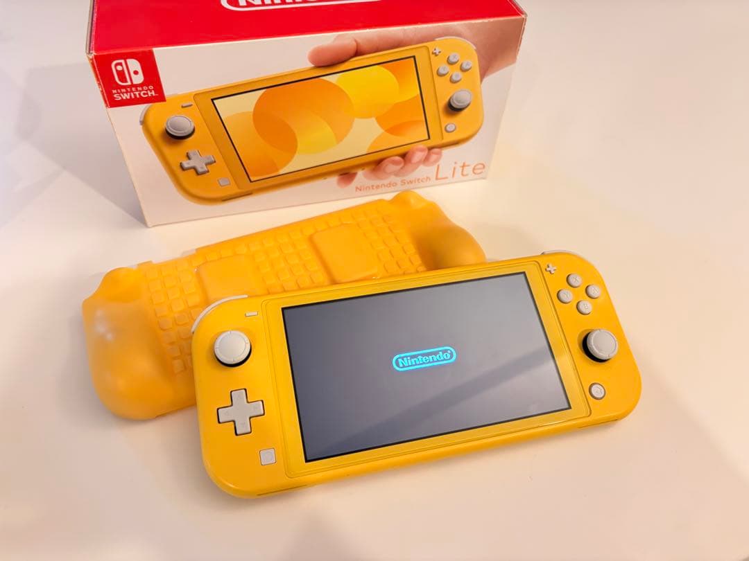 ワ*ト様 Nintendo Switch Lite イエロー 本体 ケース、箱付