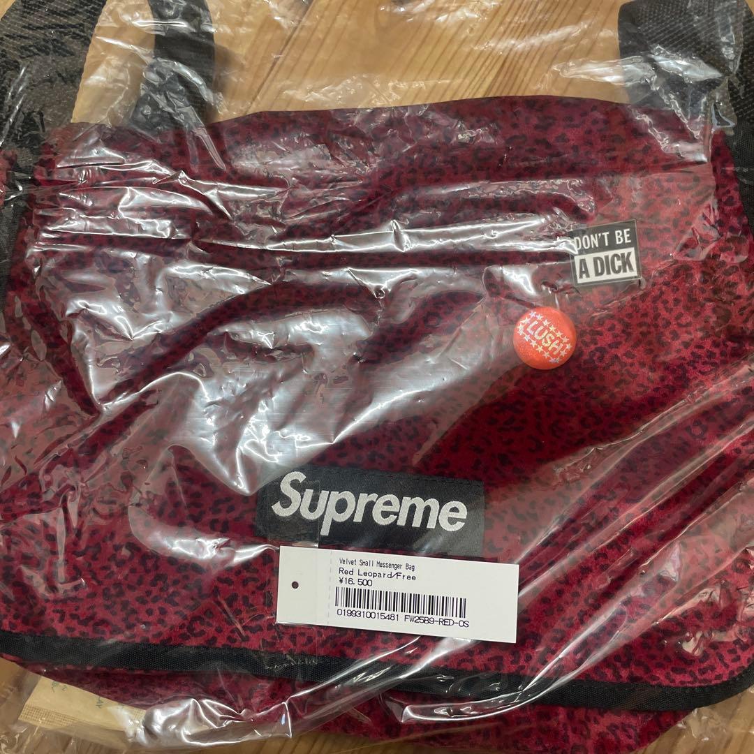 バッグ Supreme Velvet Small Messenger Bag \
