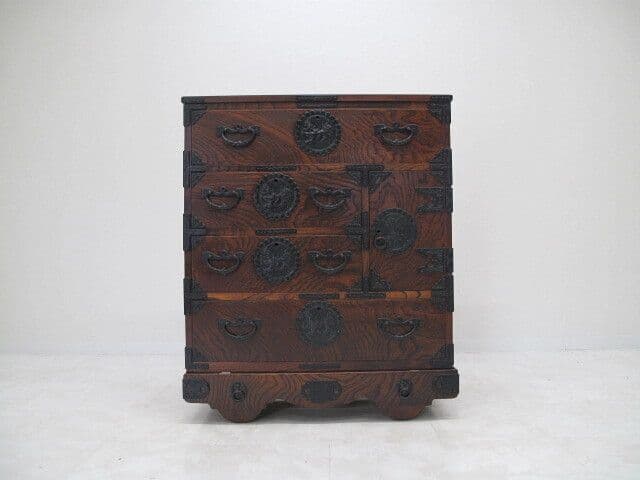 美品鍵付き 岩谷堂箪笥 車箪笥 欅材 漆仕上 W82×D41×H98cm 和箪笥