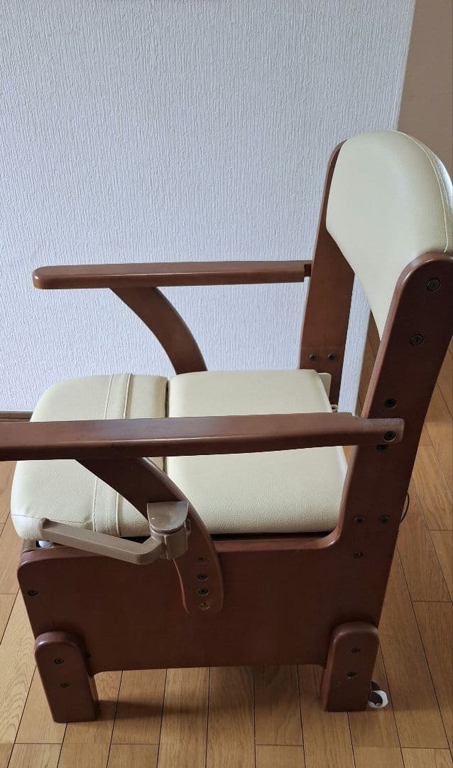 介護用椅子兼家具調トイレ 暖房付き 木製フレーム キャスター付き 『安寿』