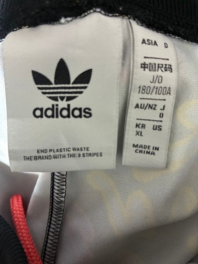 adidas LOVEUNITESTPカラフルジャージセットアップ