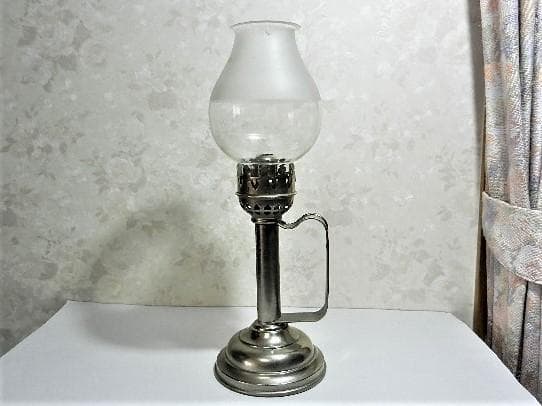 希少な「バネ押し上げ式蝋燭（ろうそく）ランプ」