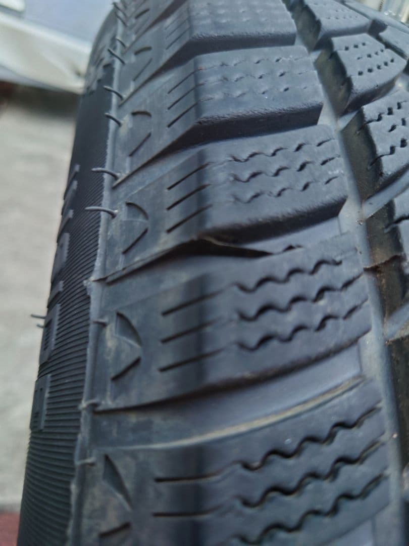 ノア　ヴォクシー　スタッドレスタイヤ　ホイール付き