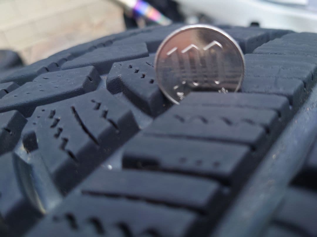 ノア　ヴォクシー　スタッドレスタイヤ　ホイール付き