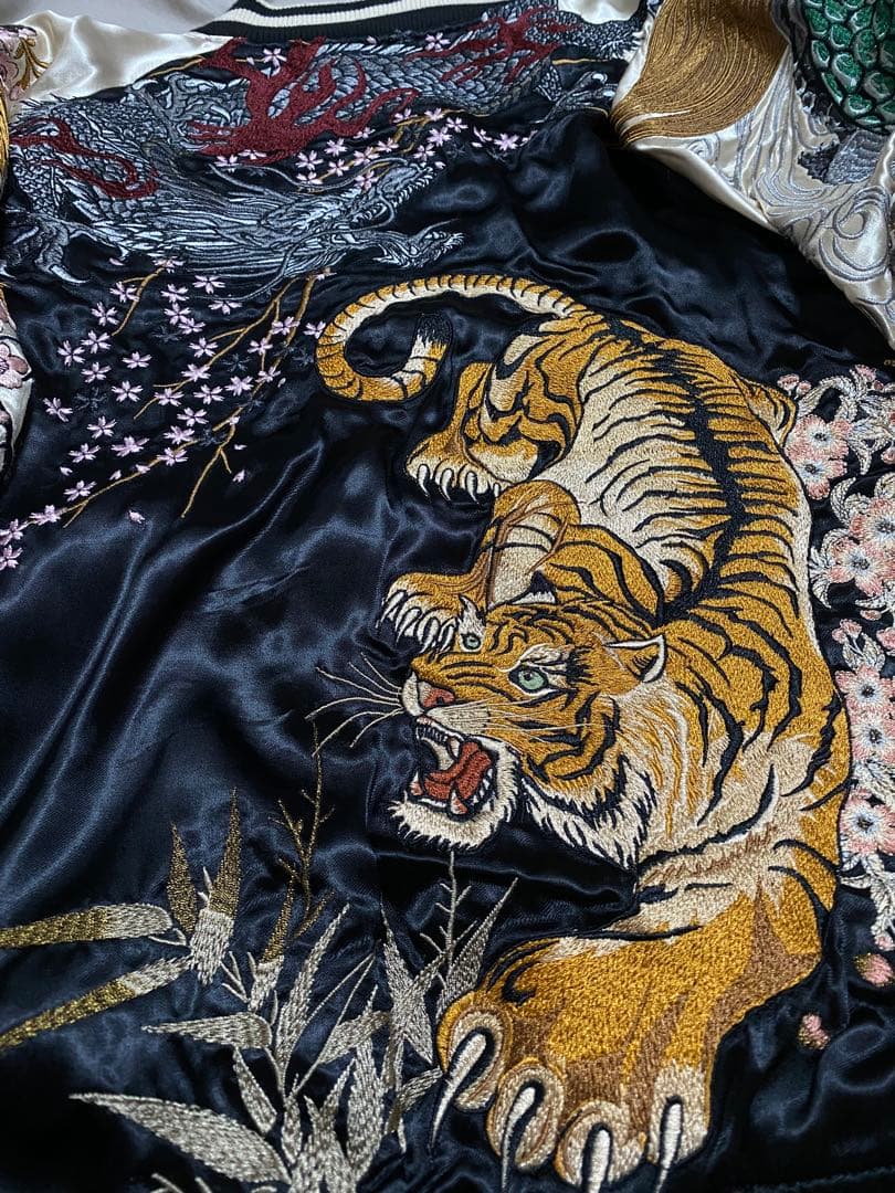 絡繰魂 美品 スカジャン ２面用 日本限定 虎蛇龍 レーヨン unisex