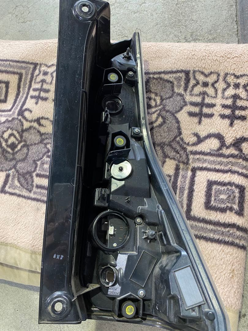 日産セレナ　テールランプ